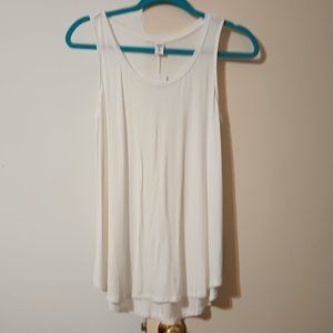 NWT ~ Old Navy's Luxe Swing White Lilies Tank Top for Women (Size: Small Petite)